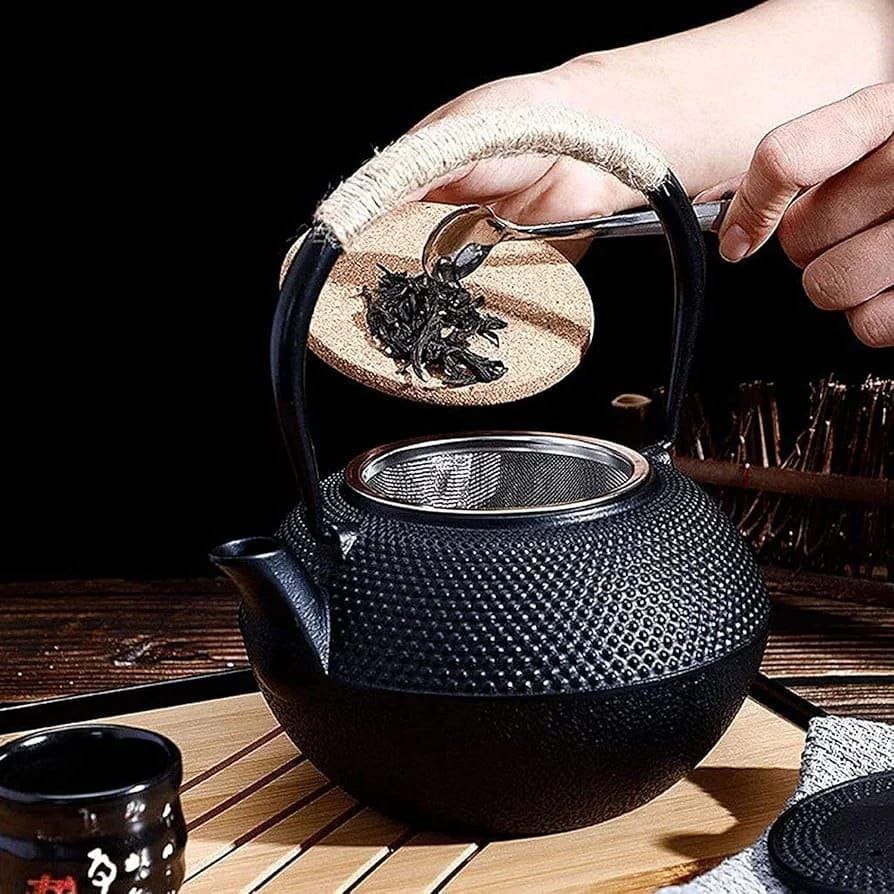 Japanese Style Cast Iron Teapot with Infuser 900 ml