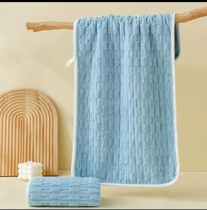 Microfiber kitchen towels in grey, white, pink, yellow, and teal blue, size 70 × 35 cm.