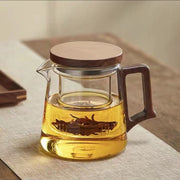 550ml High borosilicate glass teapot with walnut handle and built in tea filter for brewing and serving tea