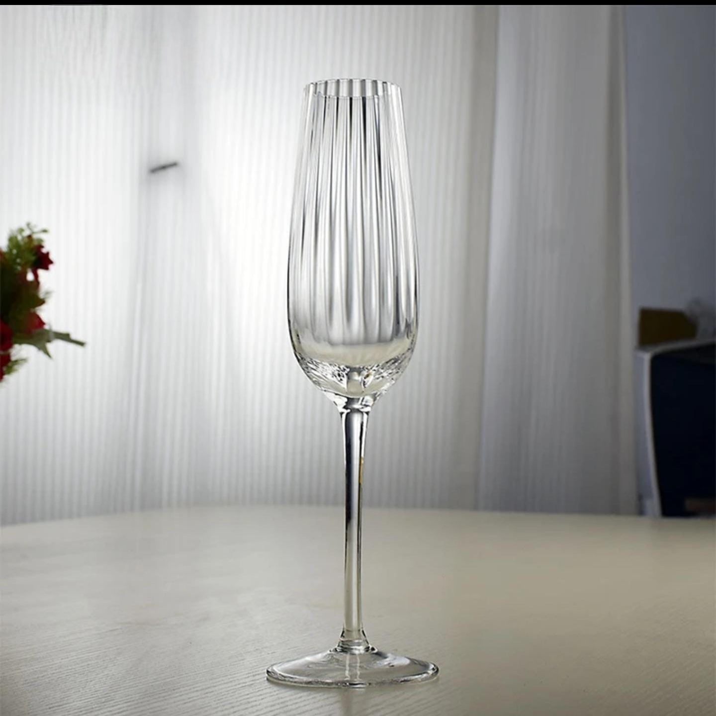 Ribbed long stem champagne flutes with 230 ml capacity in elegant design