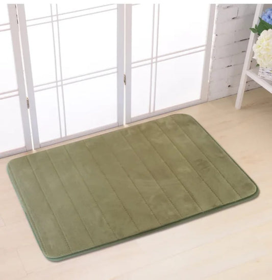Super absorbent memory foam bath mat 50×80 cm with non slip backing and striped design for bathroom floor comfort and safety.