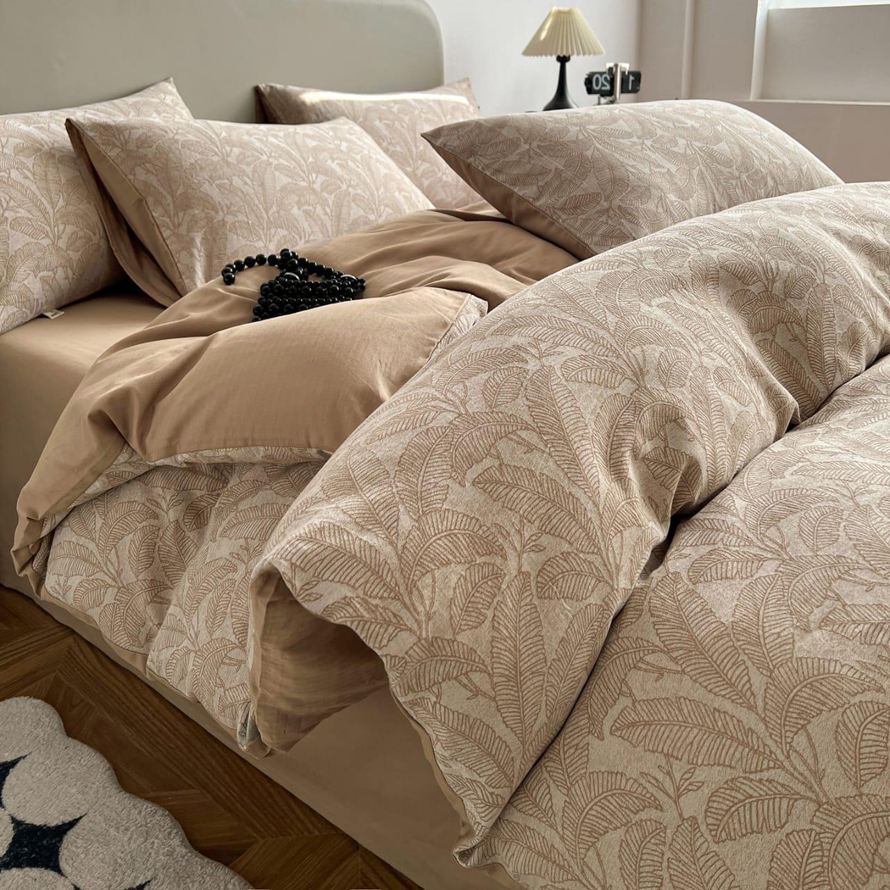 4pcs luxury duvet cover set with soft fabric, includes duvet cover, flat sheet, and pillowcases for modern bedroom. 🛏️✨