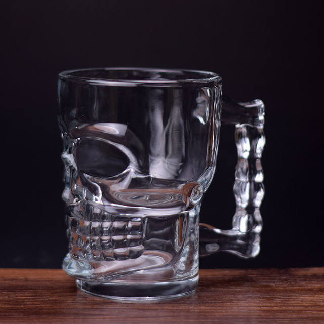 Heavy duty skull design glass mug with 490 ml capacity