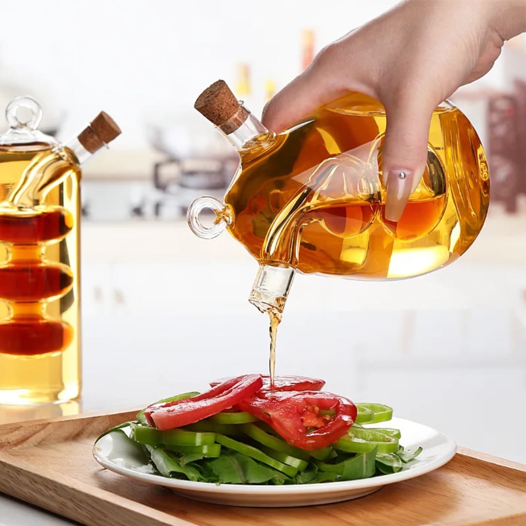350 ml borosilicate glass oil and vinegar dispenser with innovative double mouth design.