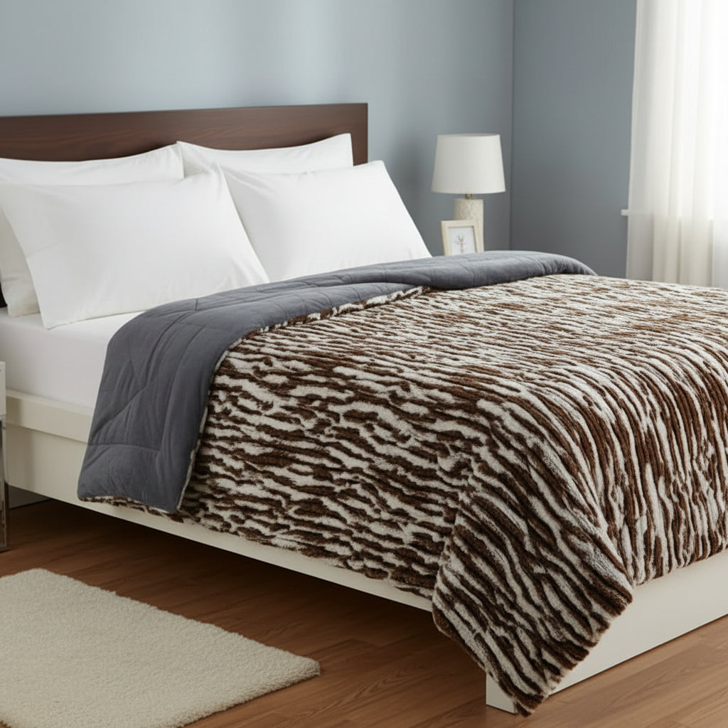 Luxury fur woolen duvet 6x7ft, soft plush warm blanket for cold weather comfort. 