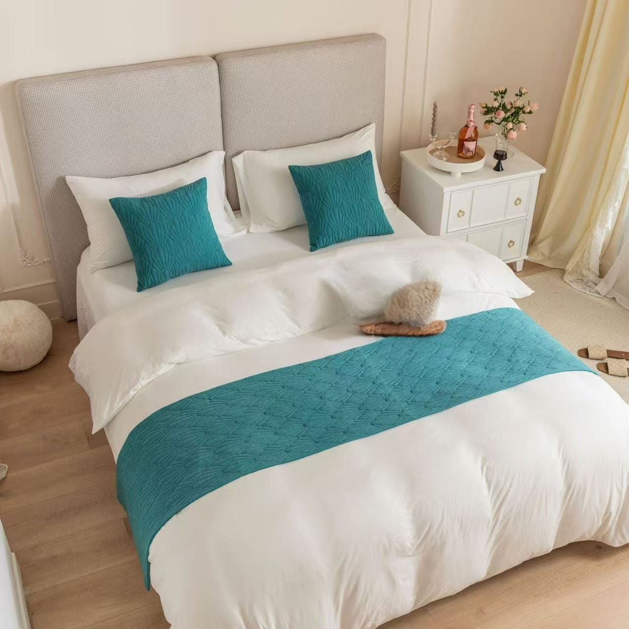 Bedrunner Set With Cushion Covers